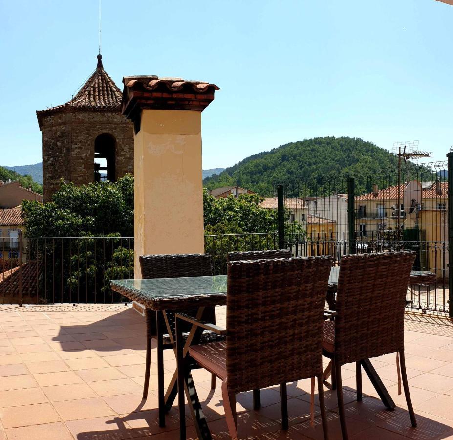 Appartamento Casa Lola - Terraza panorámica en el centro del pueblo Sant Joan de les Abadesses Esterno foto